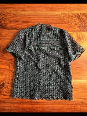 Delicate Lace Mock-Neck Top - Green